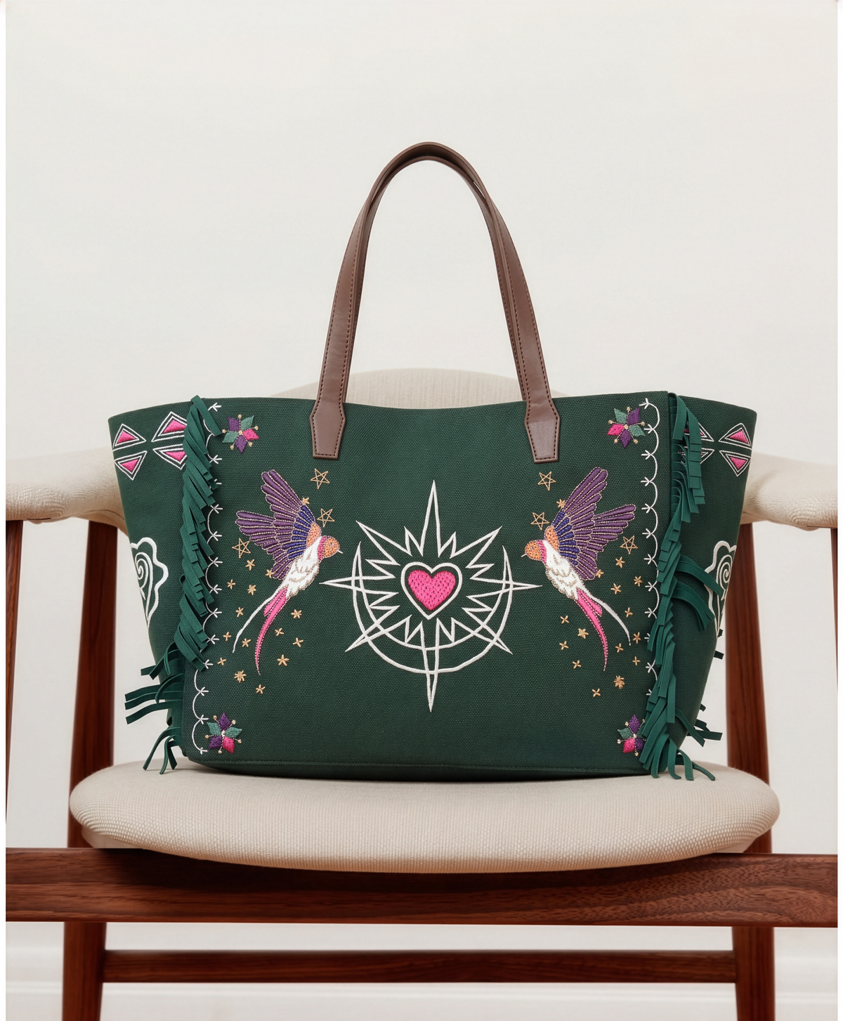 Exaggerated weekend tote