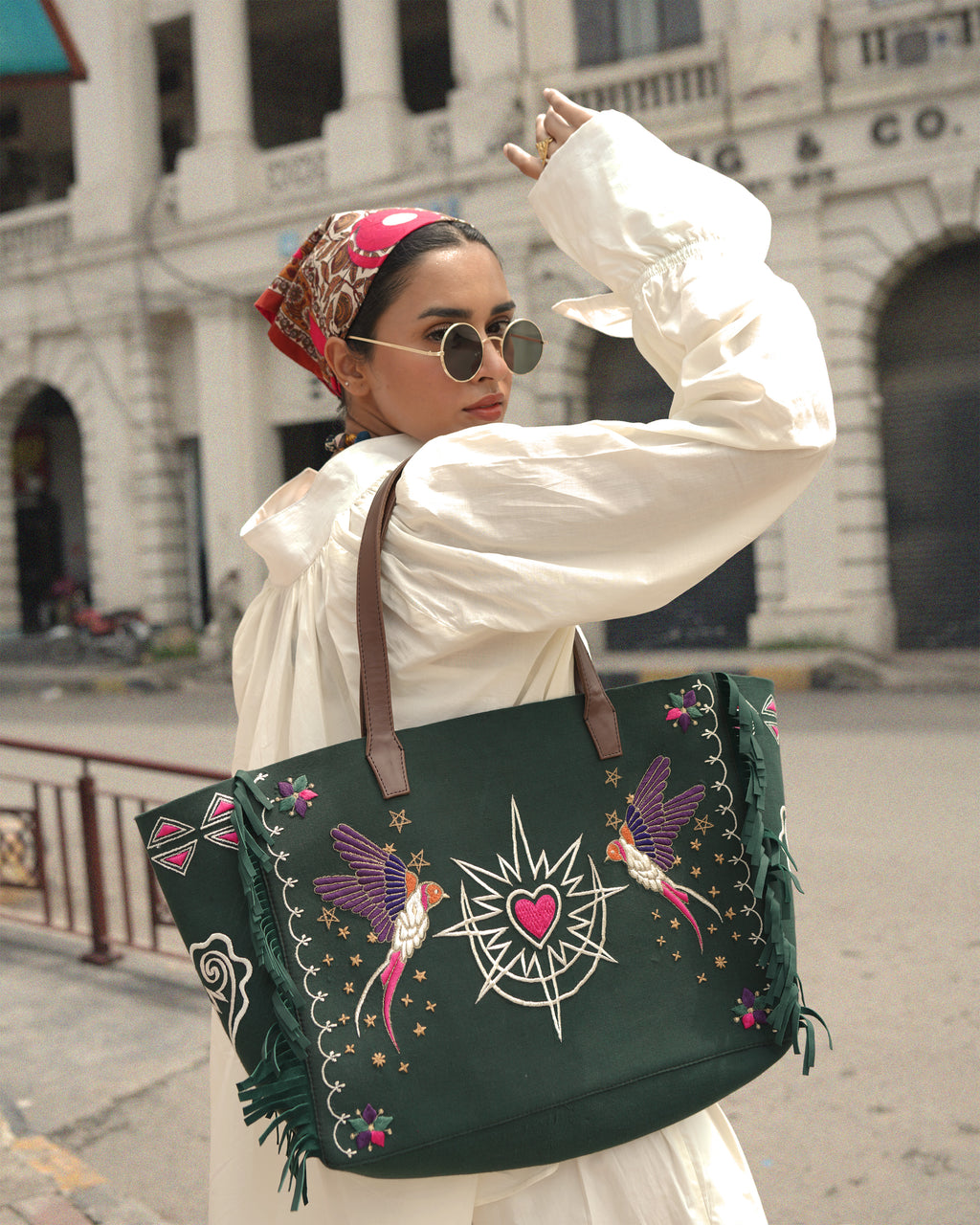Exaggerated weekend tote