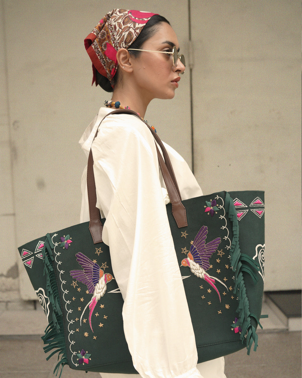 Exaggerated weekend tote