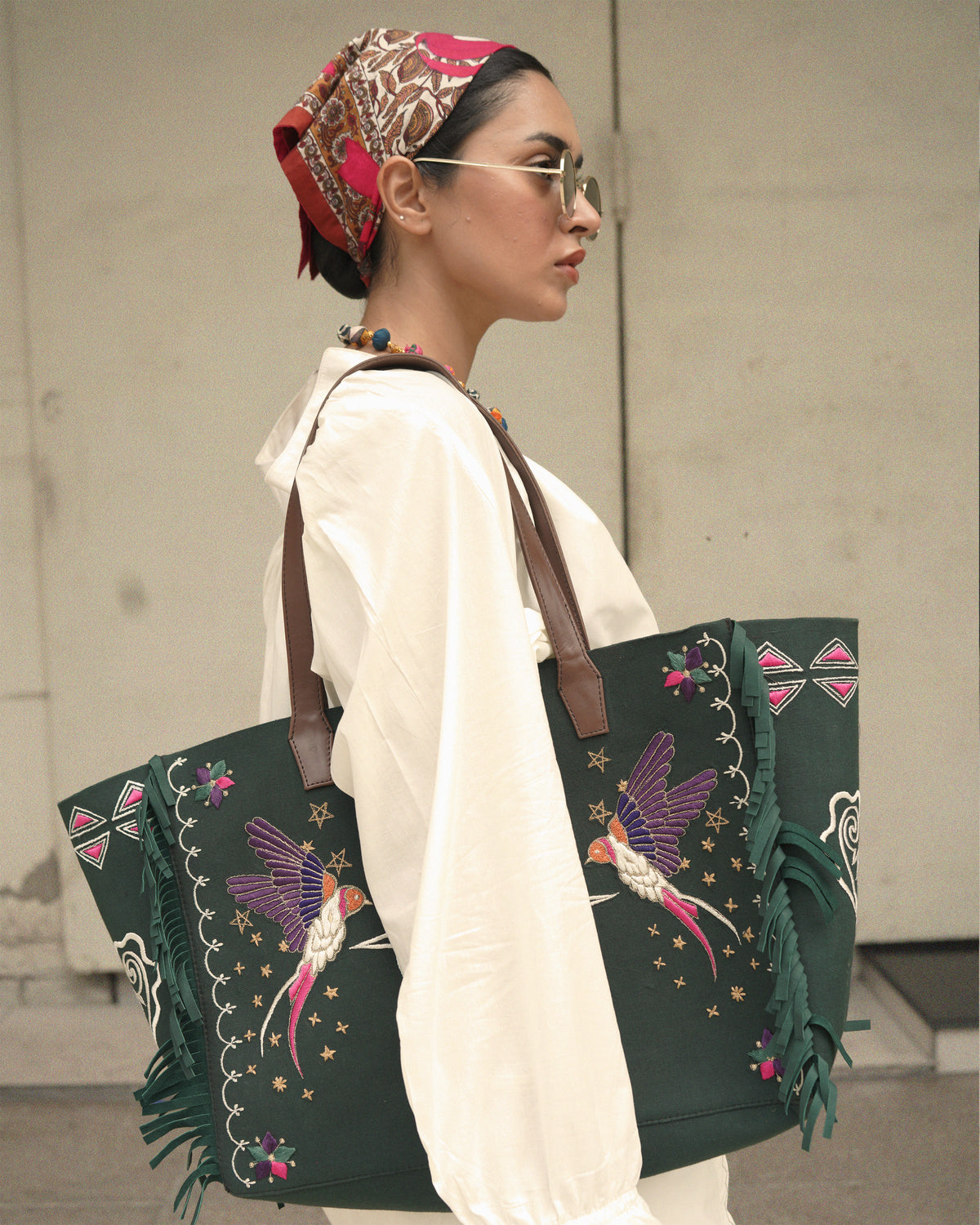 Exaggerated weekend tote